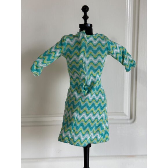 Barbie 2002 Style Weekend Doll Blue/Green Groovy Dress Mattel C1981 - Picture 2 of 3